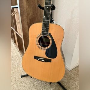 Yamaha Acoustic Guitar